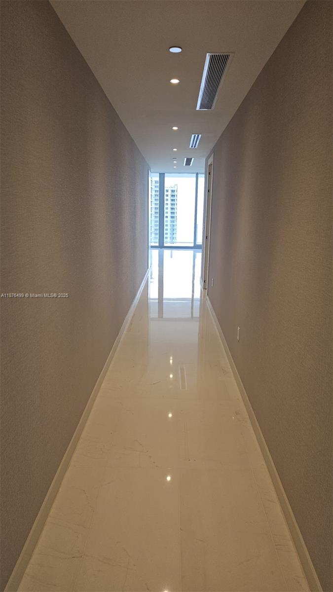 300 Biscayne Boulevard Way #2402E, Miami FL 33131