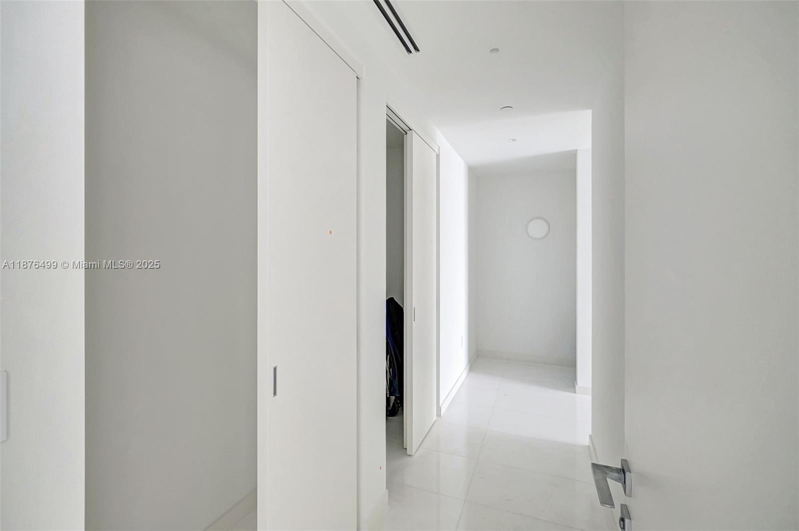 300 Biscayne Boulevard Way #2402E, Miami FL 33131