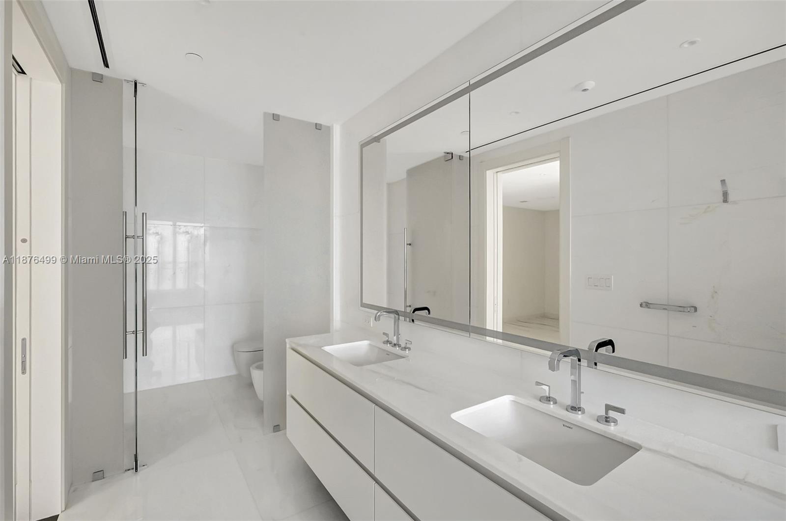 300 Biscayne Boulevard Way #2402E, Miami FL 33131