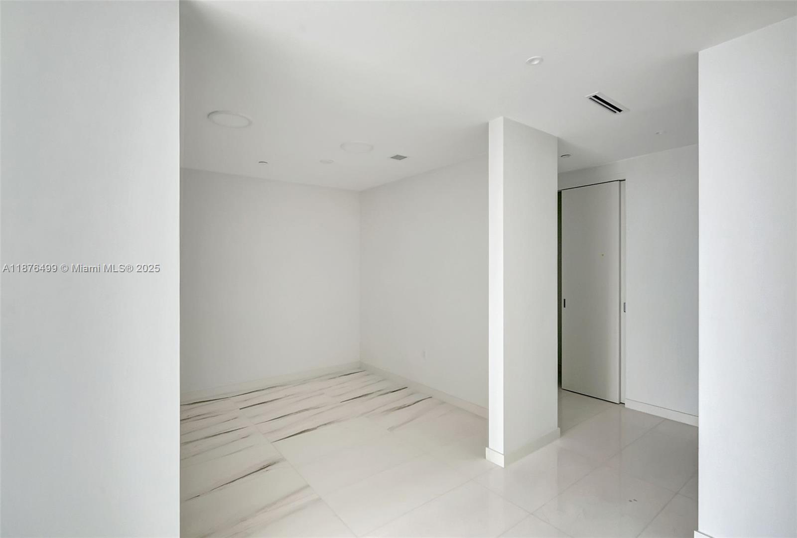 300 Biscayne Boulevard Way #2402E, Miami FL 33131