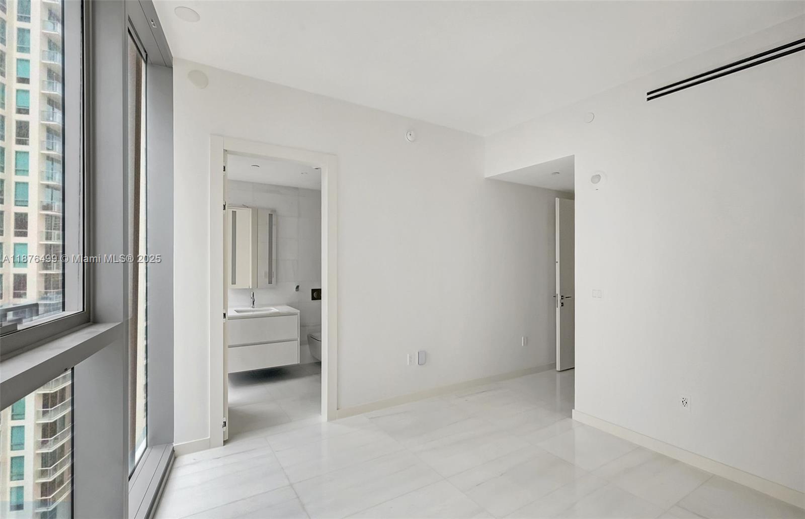 300 Biscayne Boulevard Way #2402E, Miami FL 33131