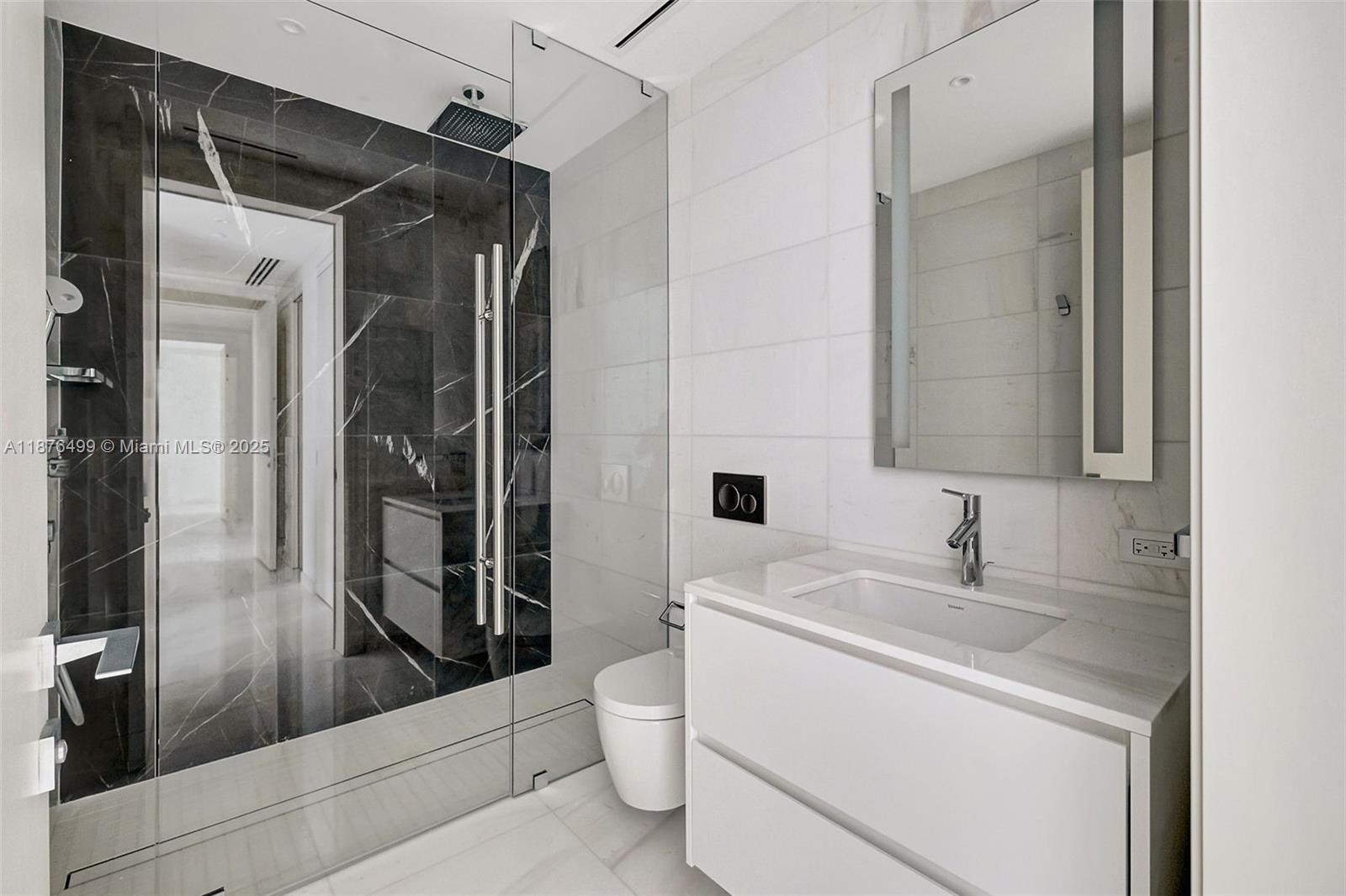 300 Biscayne Boulevard Way #2402E, Miami FL 33131
