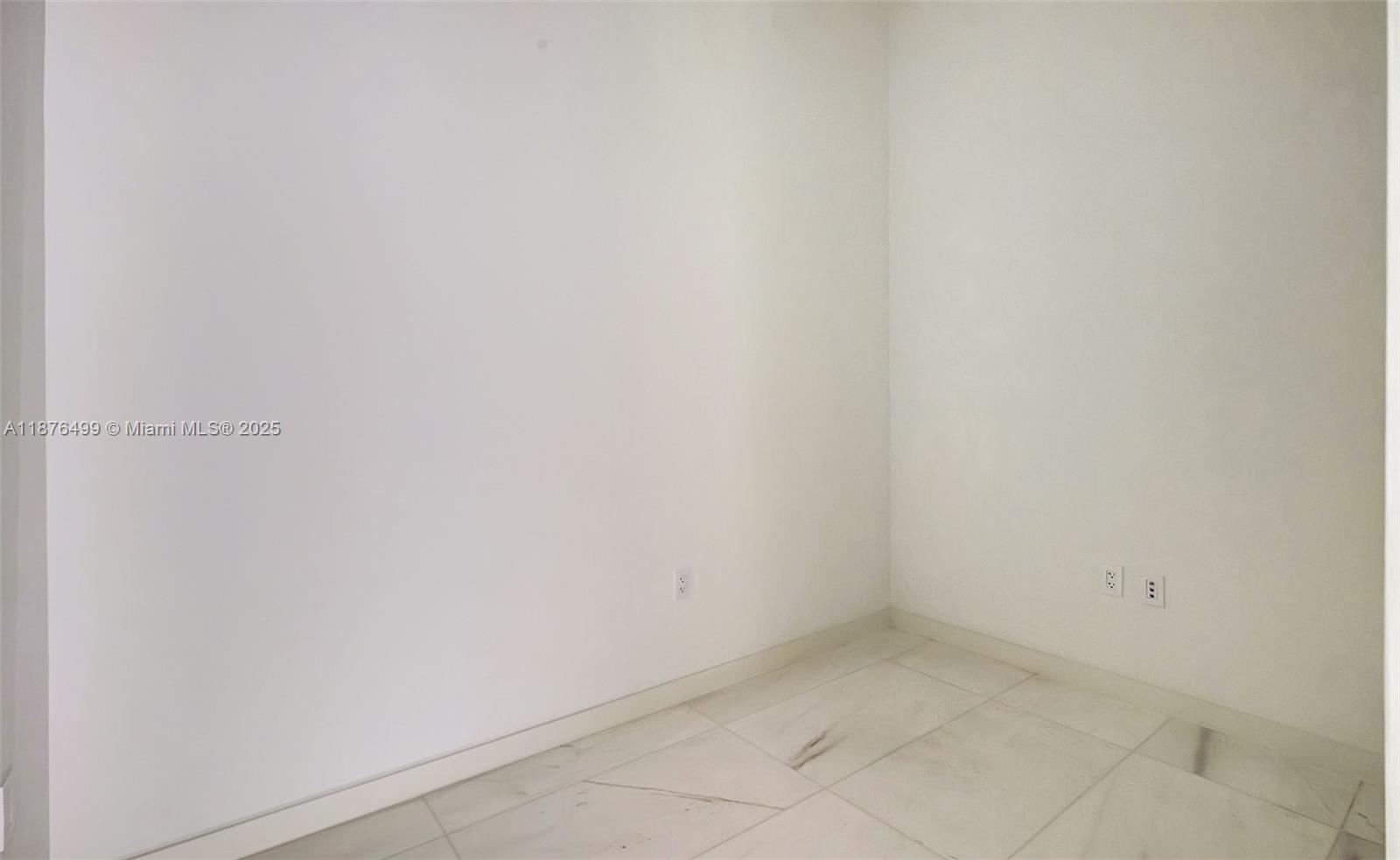 300 Biscayne Boulevard Way #2402E, Miami FL 33131
