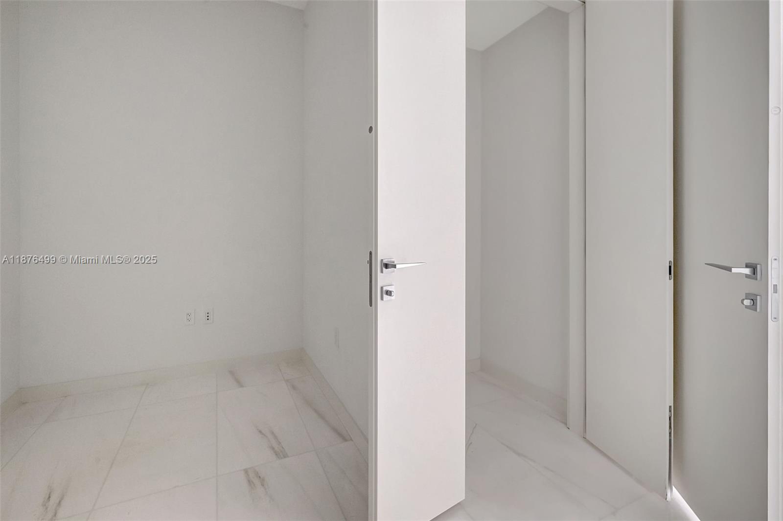 300 Biscayne Boulevard Way #2402E, Miami FL 33131