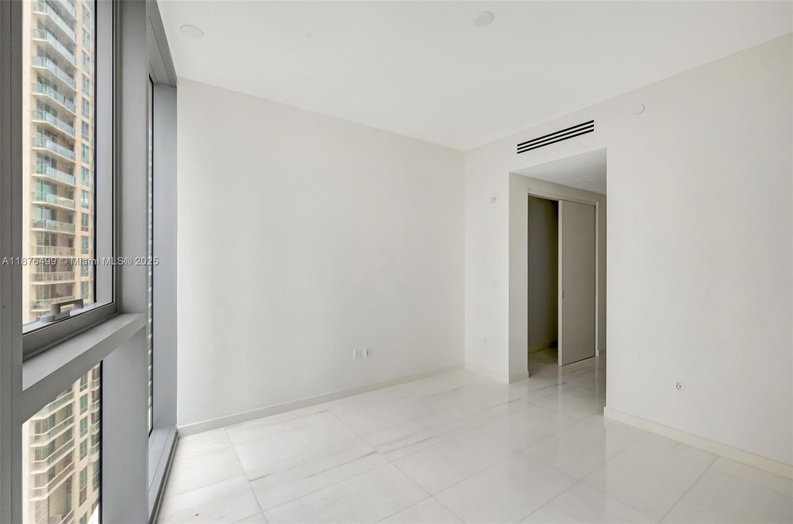 300 Biscayne Boulevard Way #2402E, Miami FL 33131