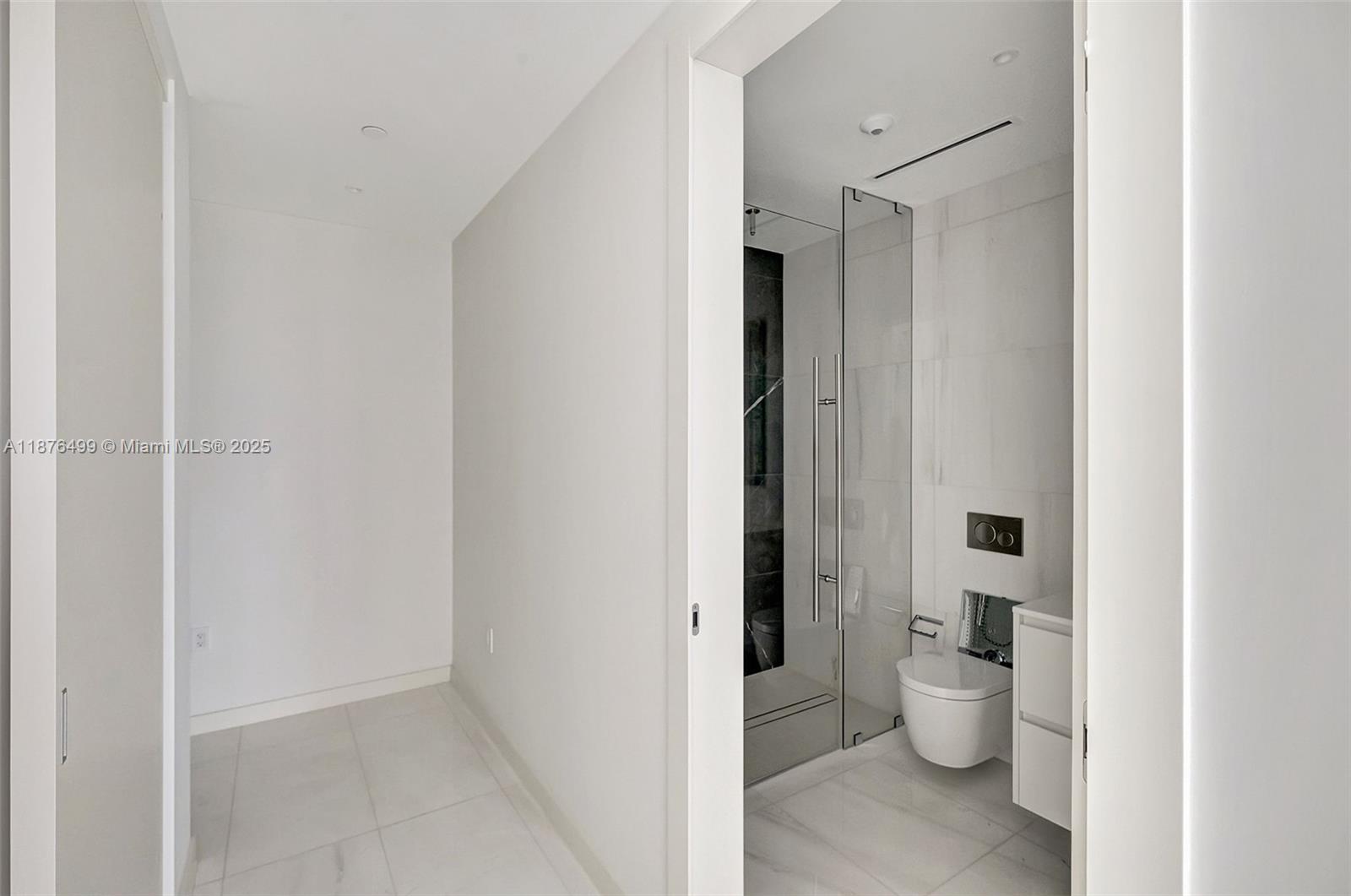 300 Biscayne Boulevard Way #2402E, Miami FL 33131