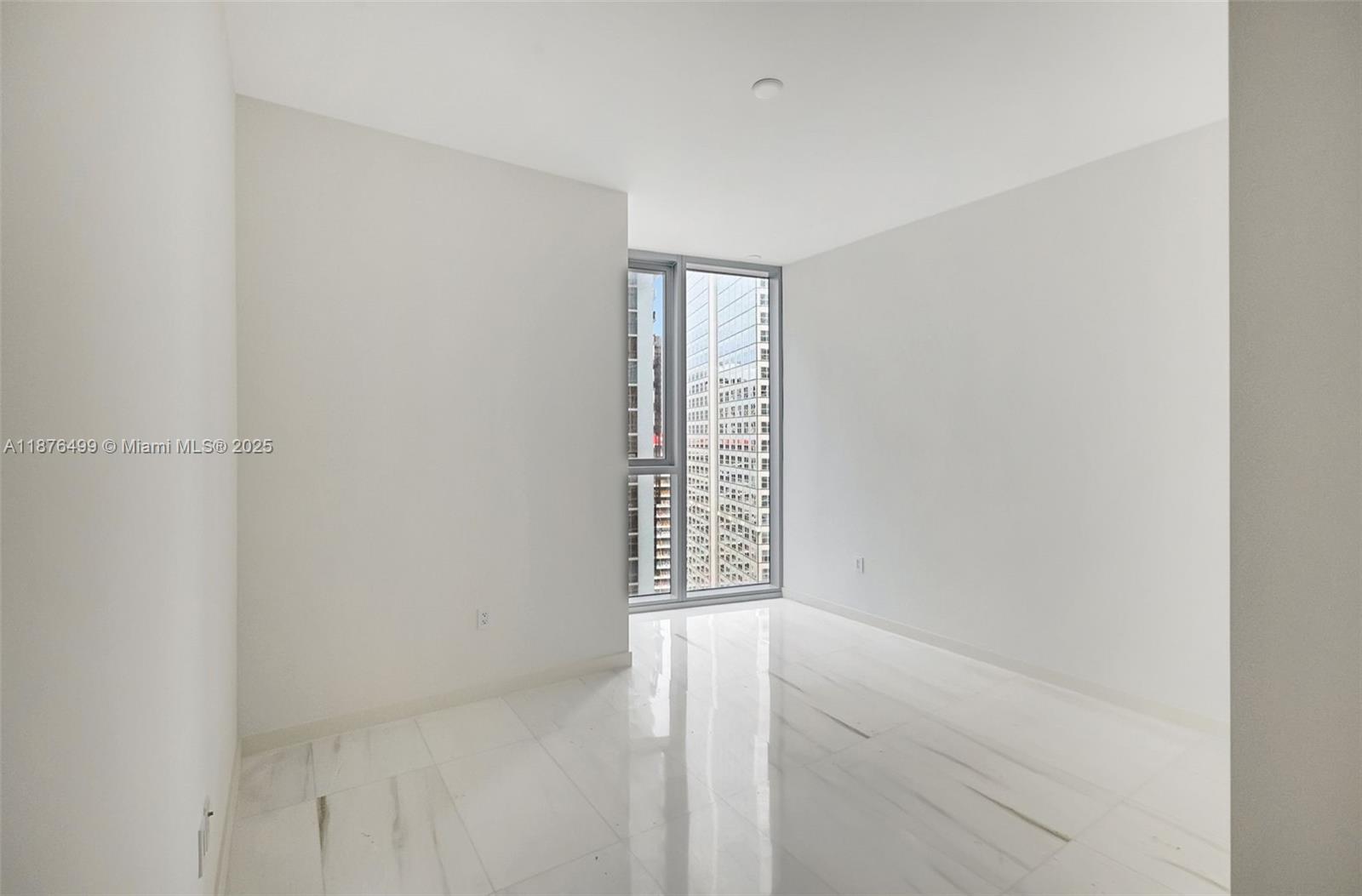 300 Biscayne Boulevard Way #2402E, Miami FL 33131