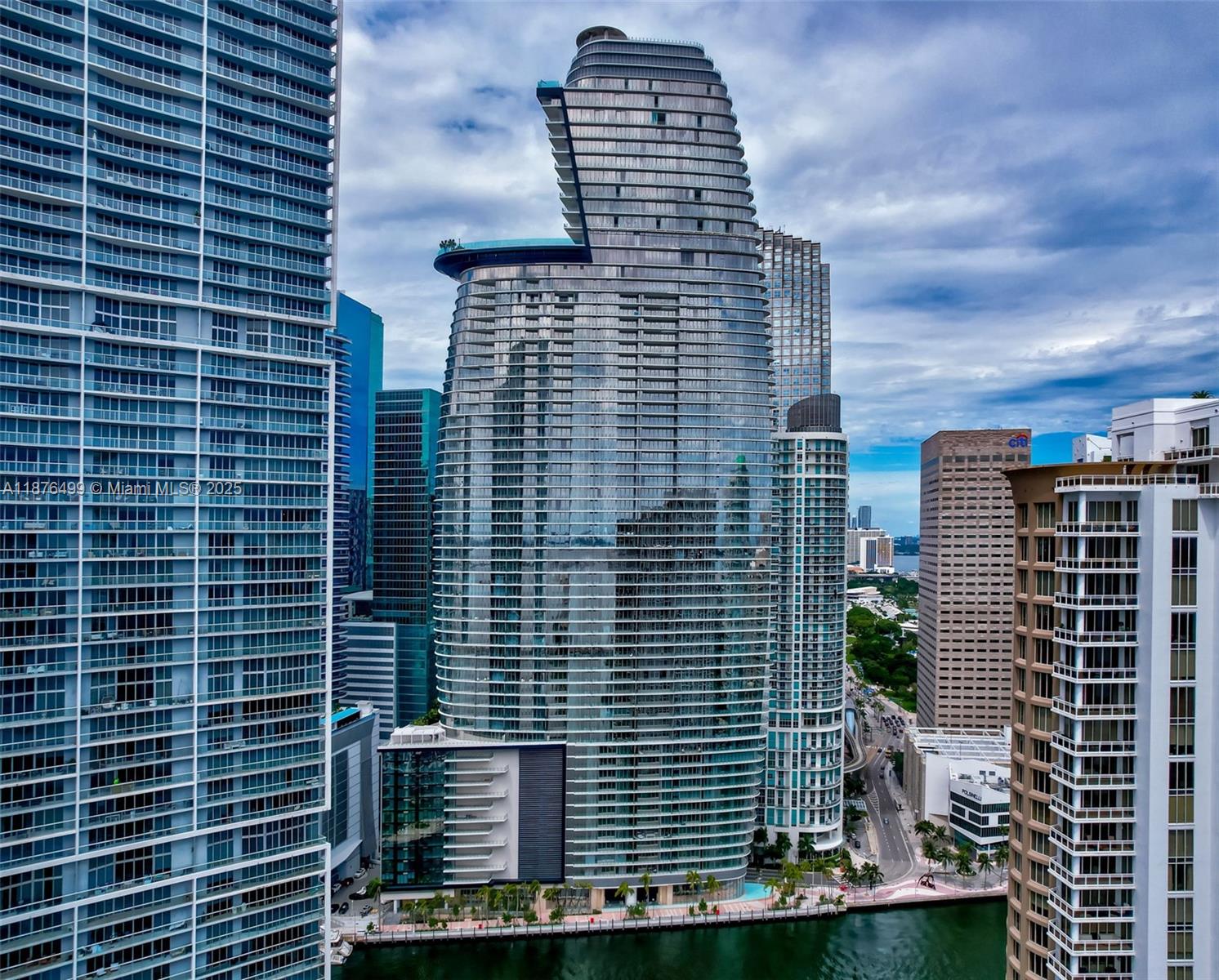300 Biscayne Boulevard Way #2402E, Miami FL 33131