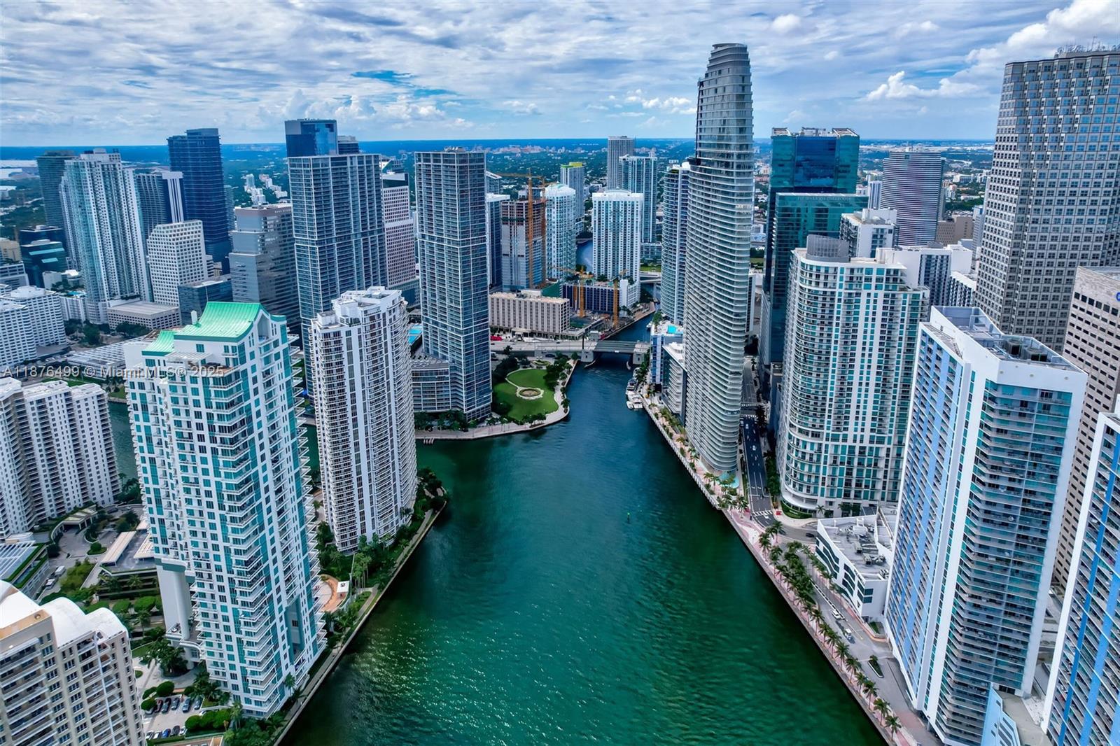 300 Biscayne Boulevard Way #2402E, Miami FL 33131