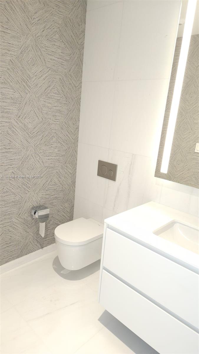 300 Biscayne Boulevard Way #2402E, Miami FL 33131