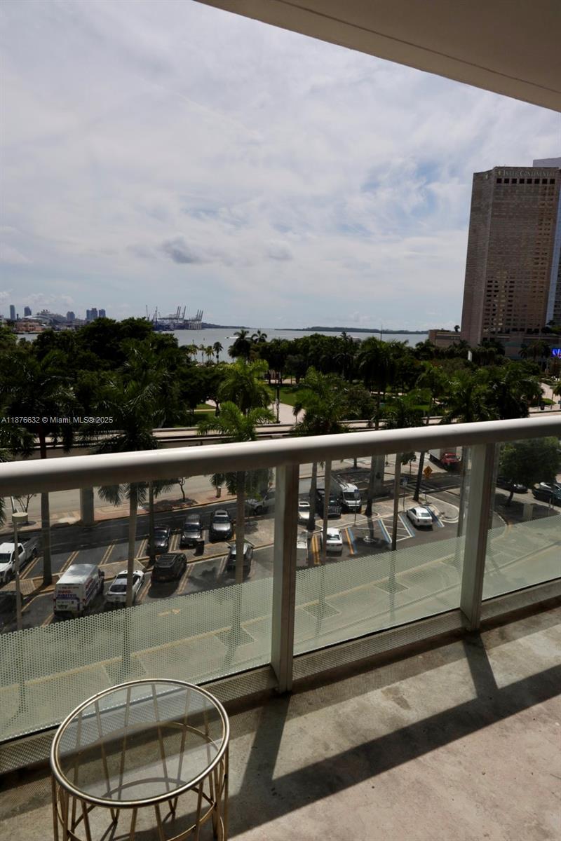 50 Biscayne Blvd #711, Miami FL 33132