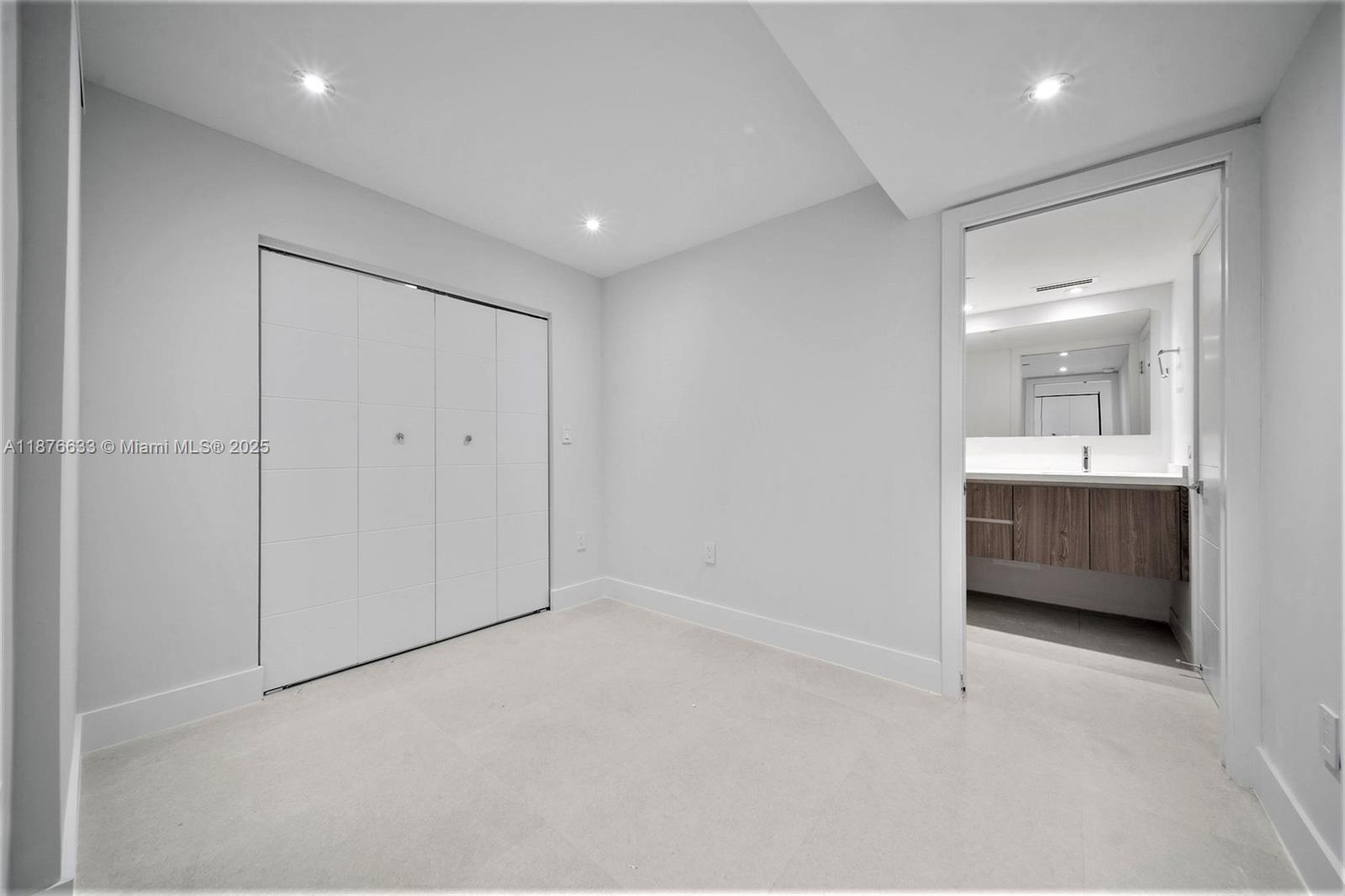 881 Ocean Dr #8G, Key Biscayne FL 33149