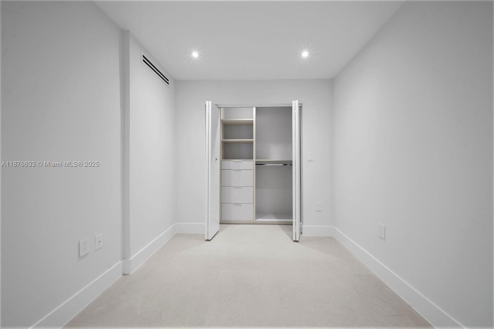 881 Ocean Dr #8G, Key Biscayne FL 33149