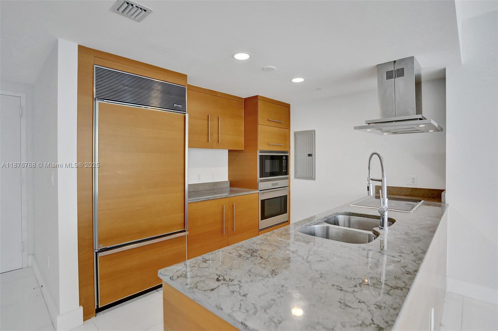 495 Brickell Ave #4405, Miami FL 33131