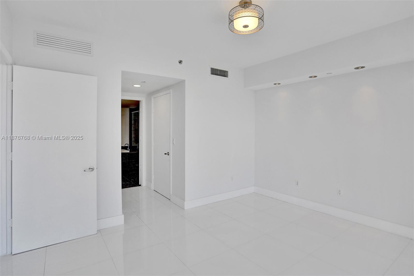 495 Brickell Ave #4405, Miami FL 33131