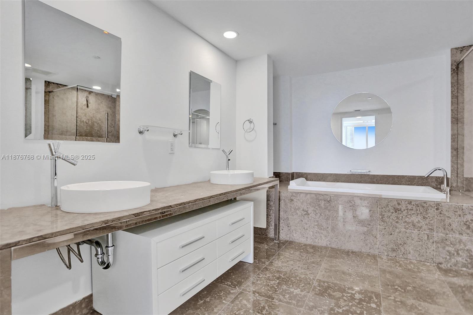 495 Brickell Ave #4405, Miami FL 33131