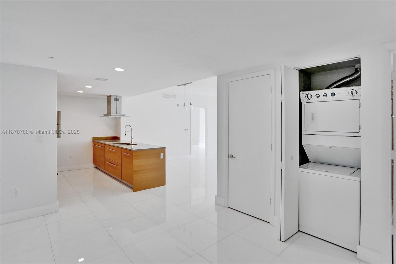 495 Brickell Ave #4405, Miami FL 33131