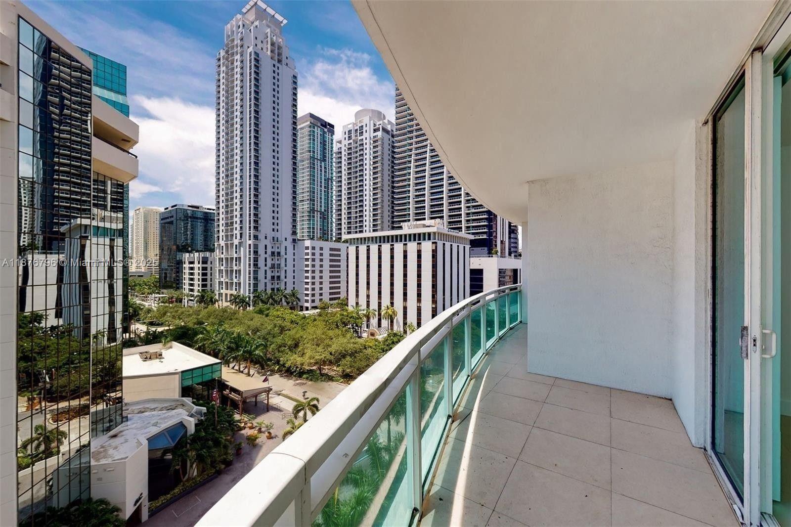 951 Brickell Ave #810, Miami FL 33131