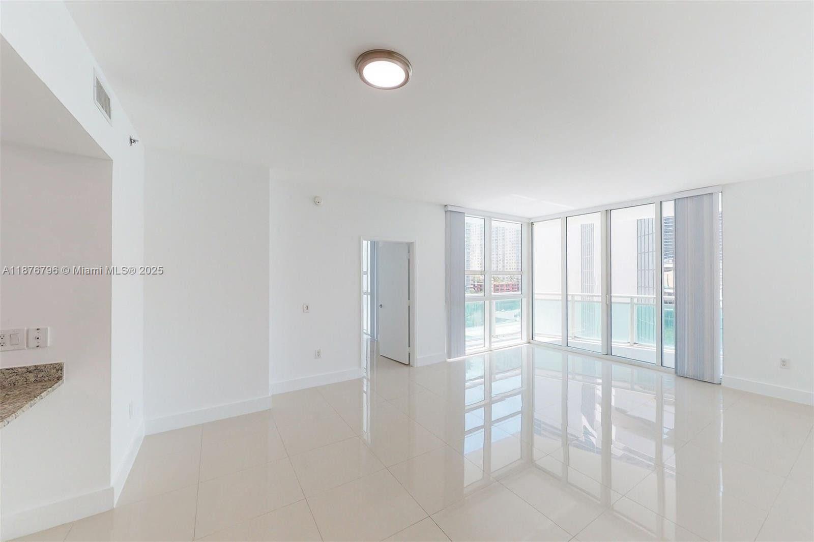 951 Brickell Ave #810, Miami FL 33131