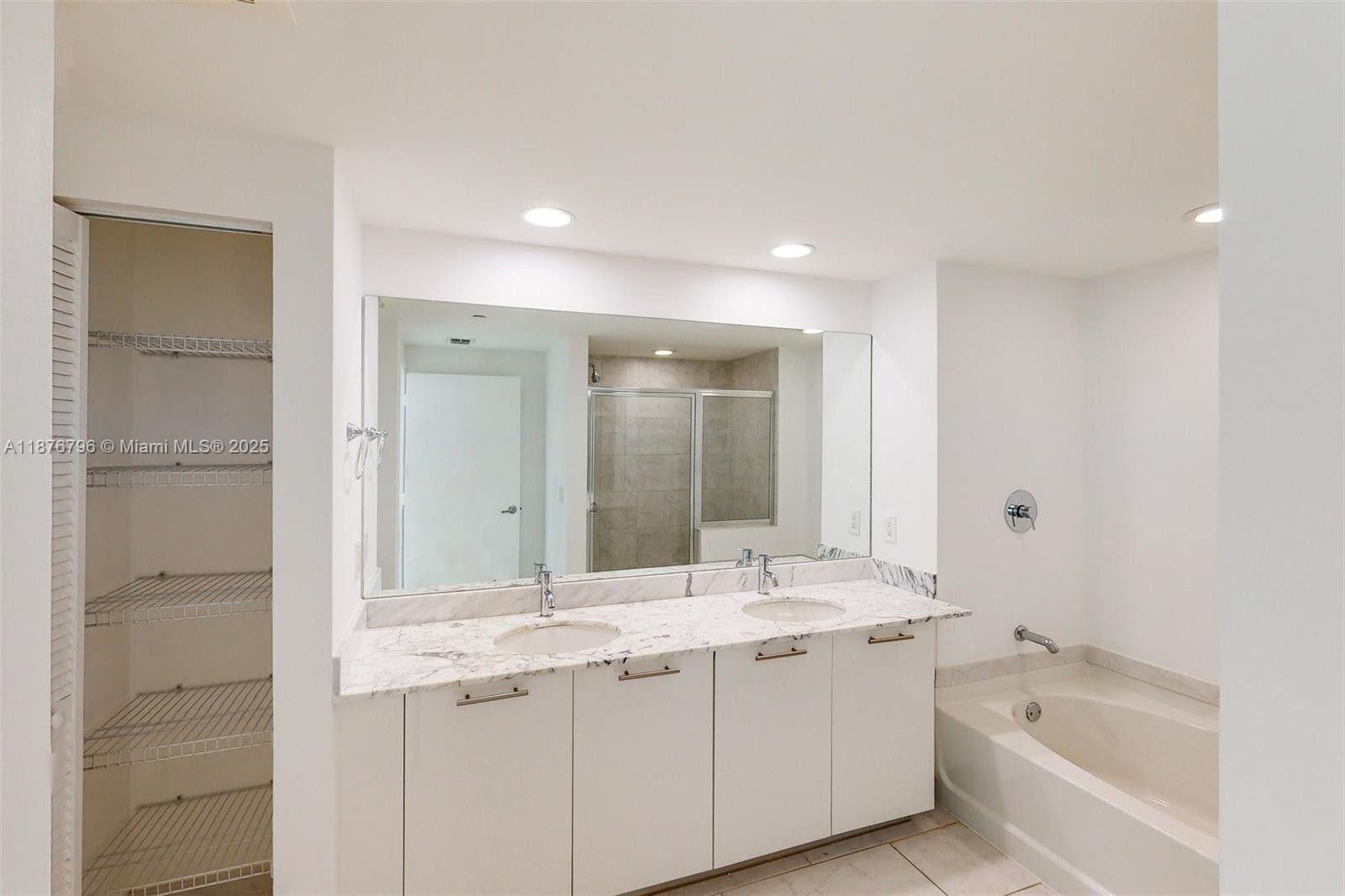 951 Brickell Ave #810, Miami FL 33131