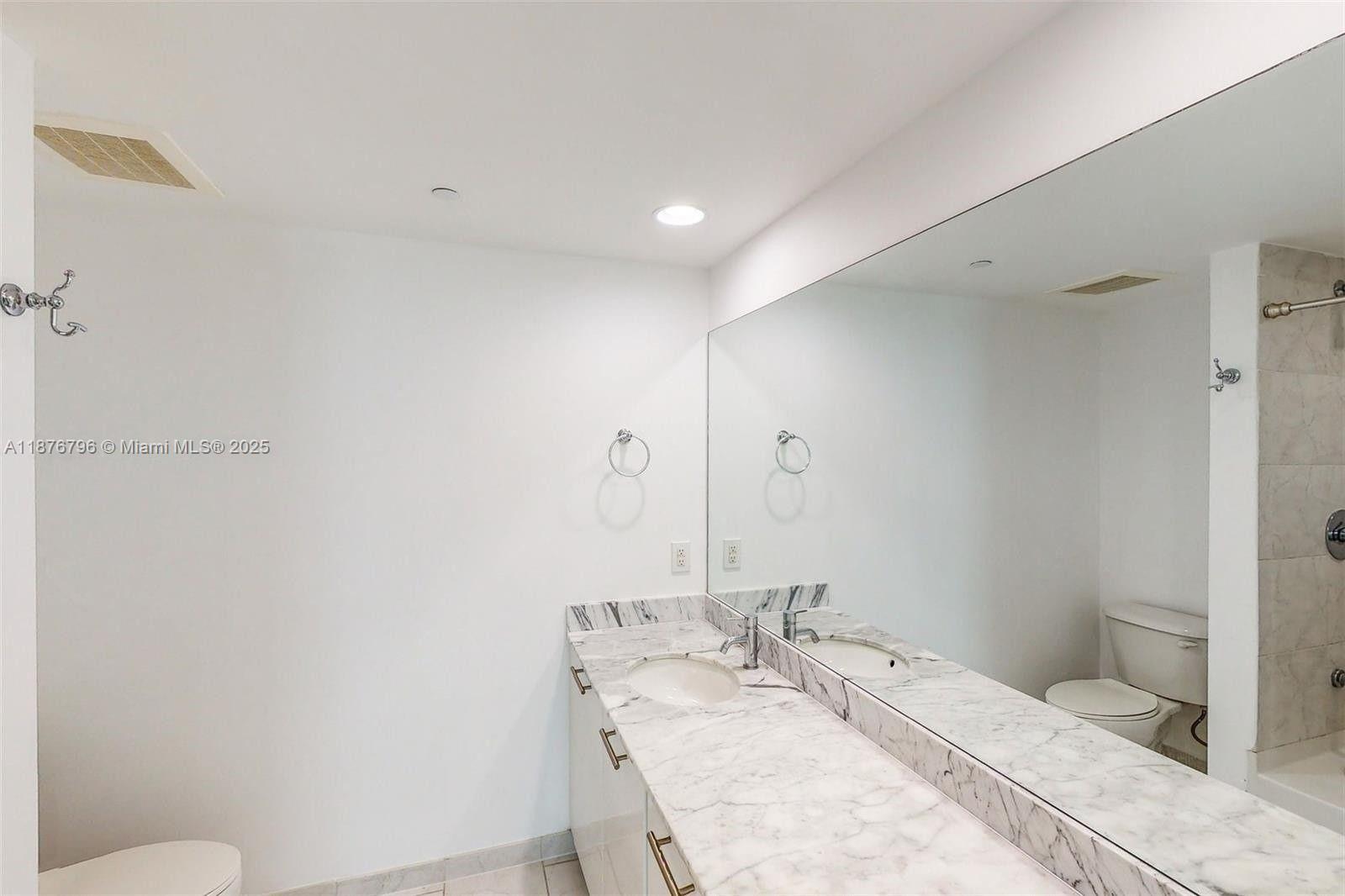 951 Brickell Ave #810, Miami FL 33131