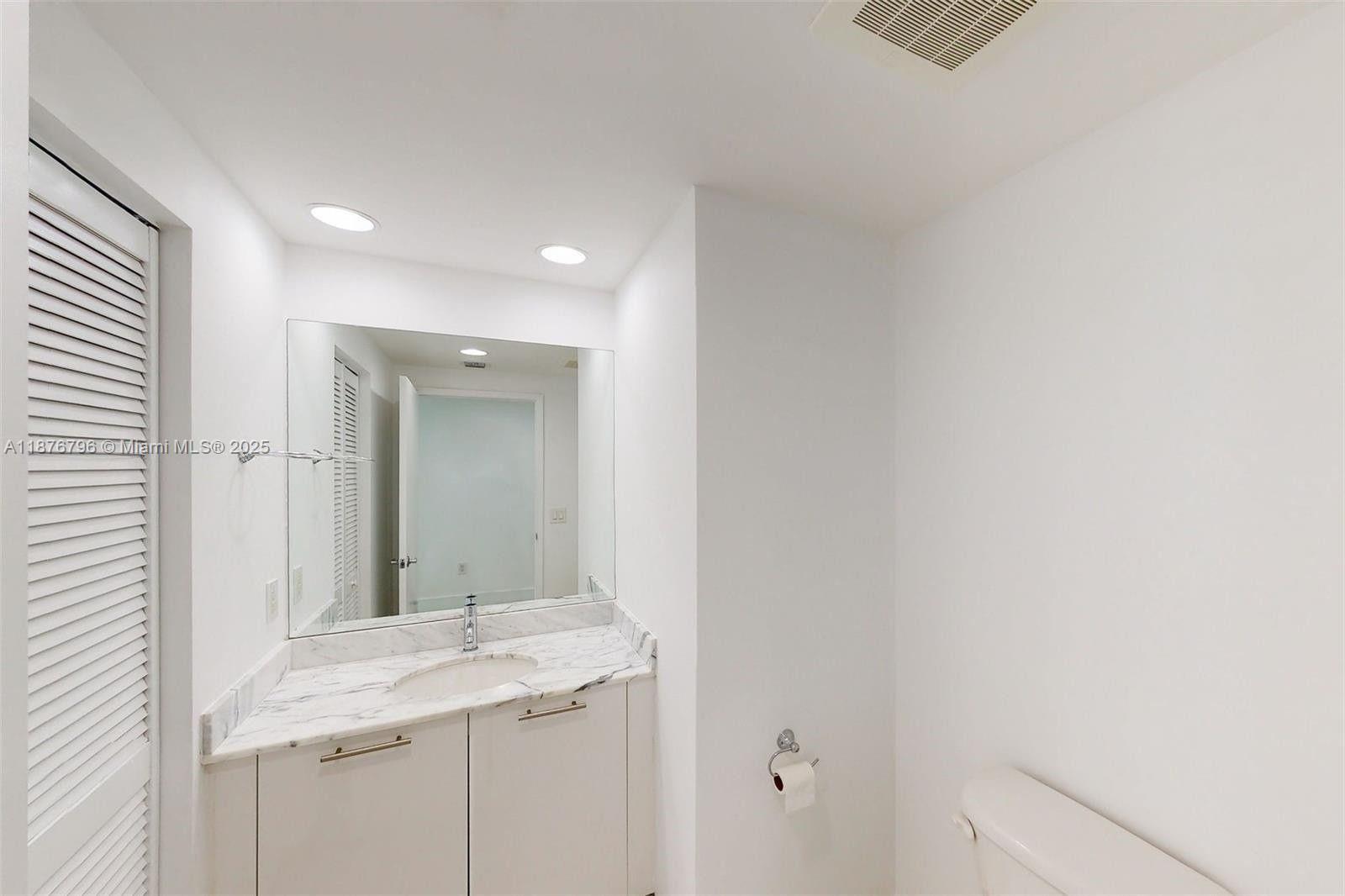 951 Brickell Ave #810, Miami FL 33131