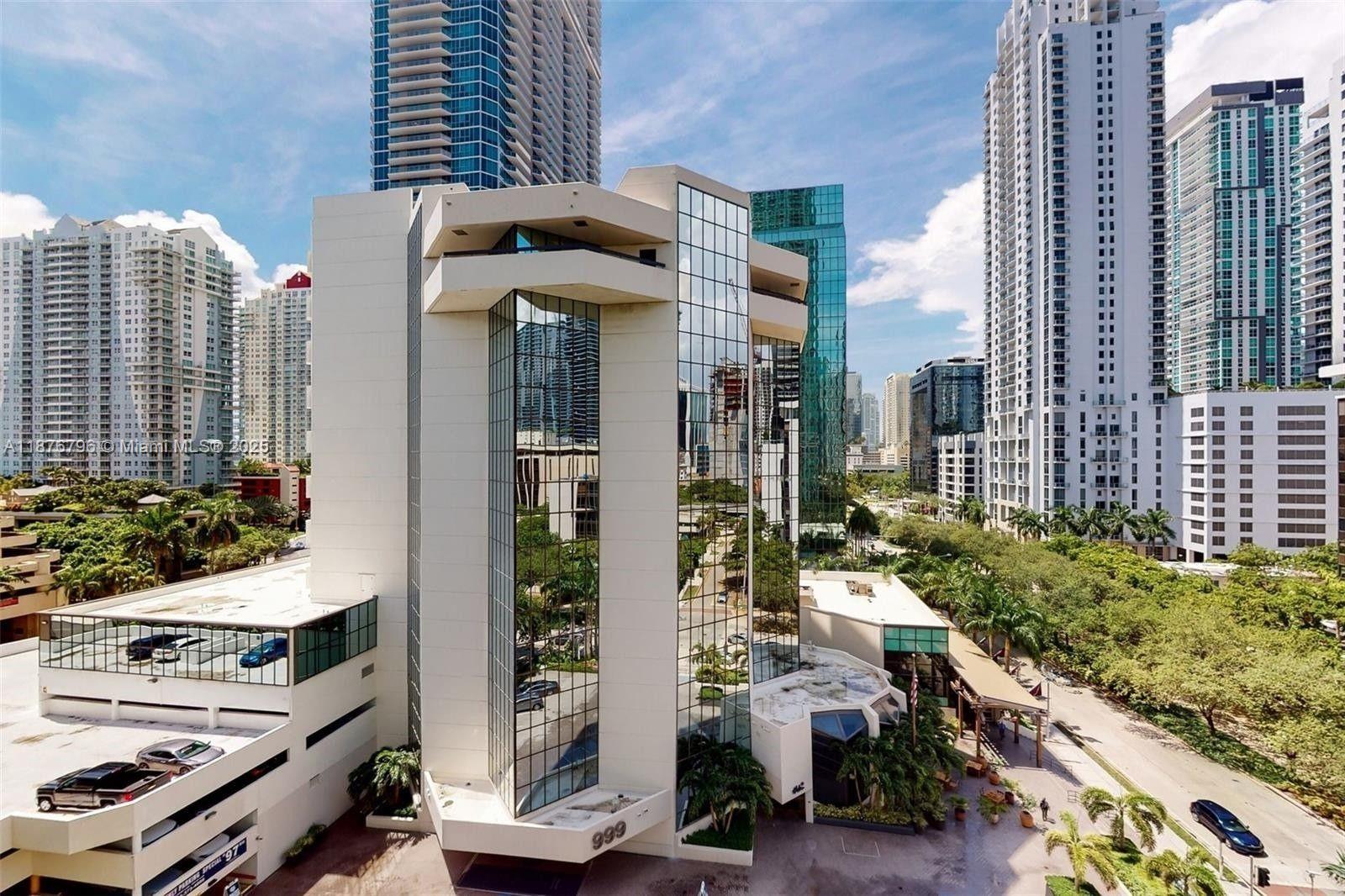951 Brickell Ave #810, Miami FL 33131