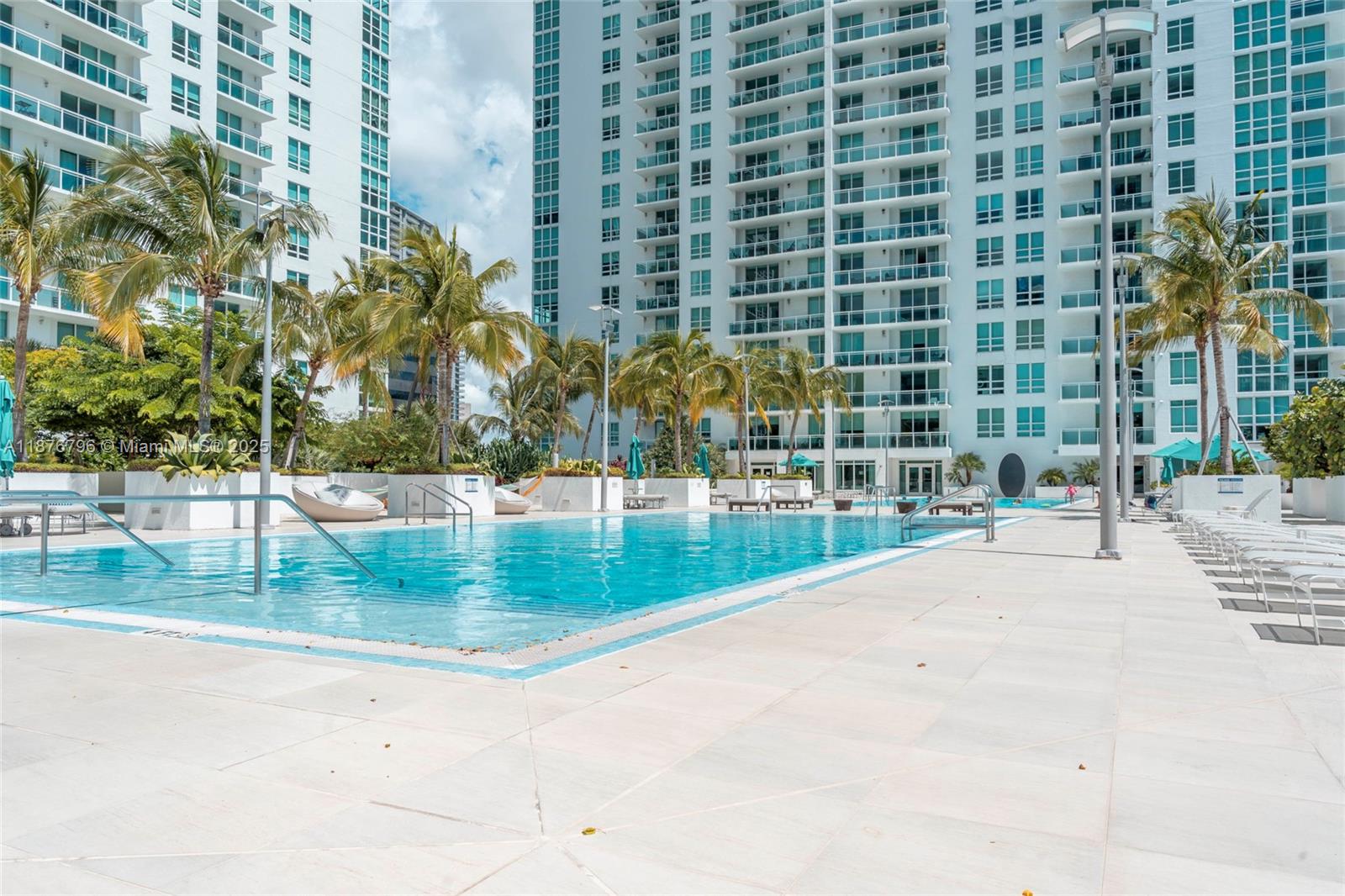 951 Brickell Ave #810, Miami FL 33131