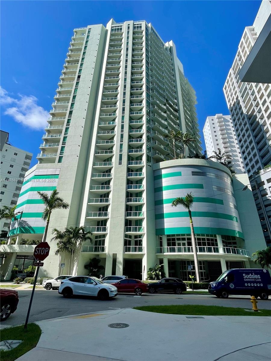 218 SE 14th St #803, Miami FL 33131