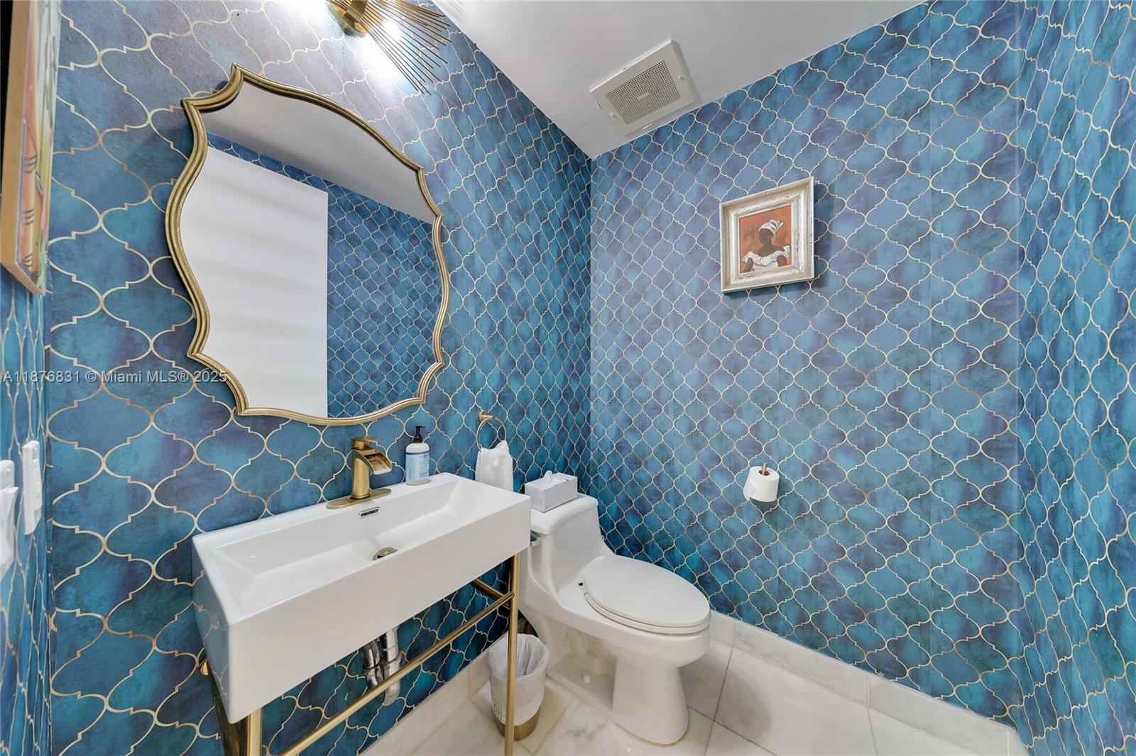 218 SE 14th St #803, Miami FL 33131