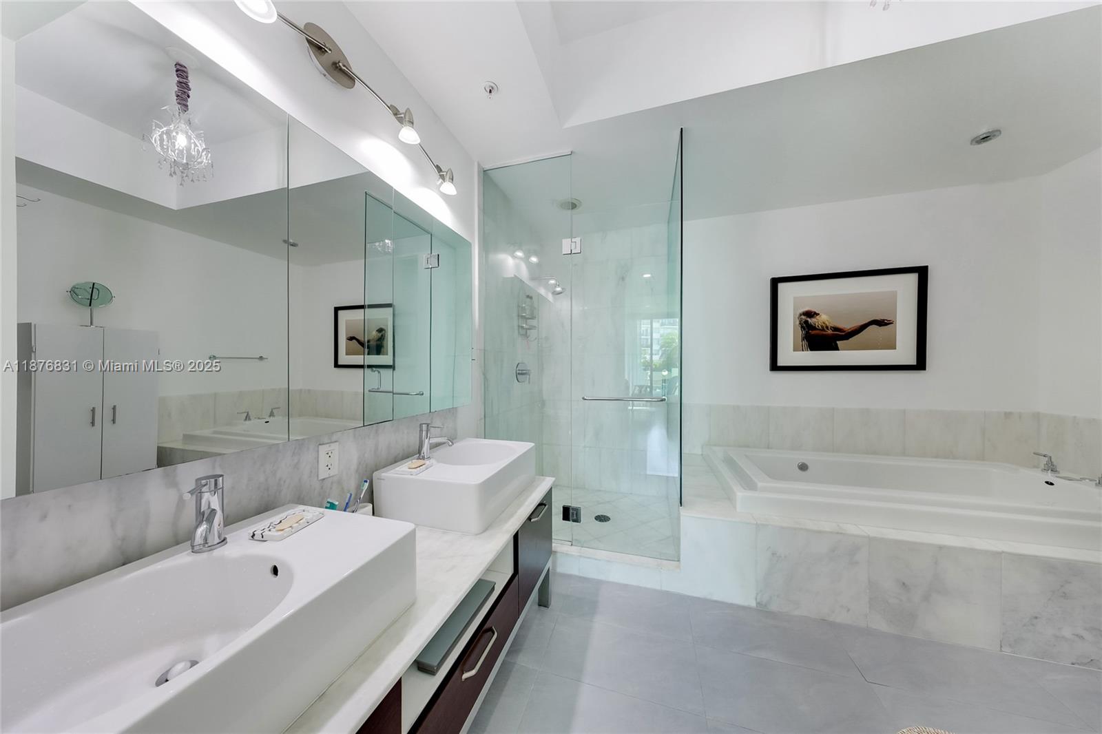 218 SE 14th St #803, Miami FL 33131