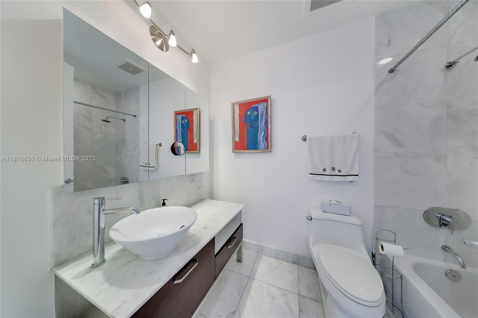 218 SE 14th St #803, Miami FL 33131