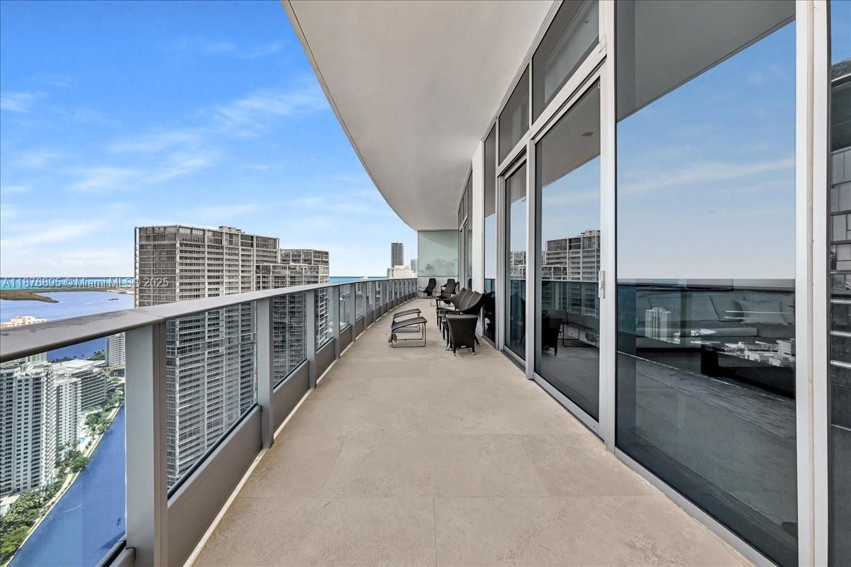200 Biscayne Boulevard Way #PH 5401, Miami FL 33131