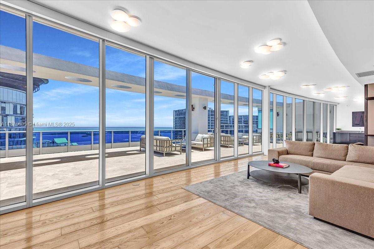 200 Biscayne Boulevard Way #PH 5401, Miami FL 33131