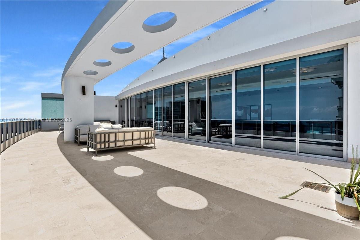 200 Biscayne Boulevard Way #PH 5401, Miami FL 33131