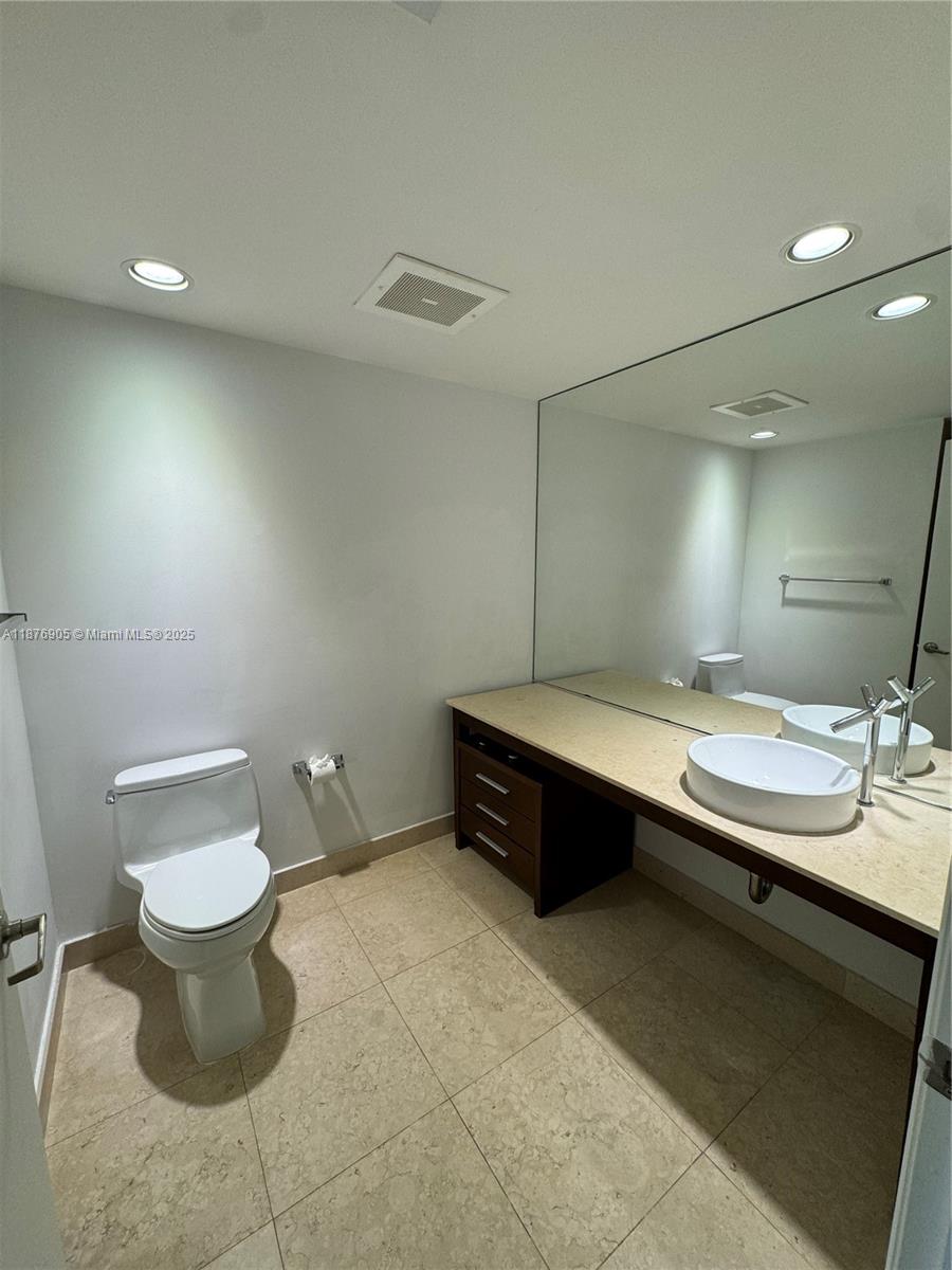 465 Brickell Ave #3104, Miami FL 33131
