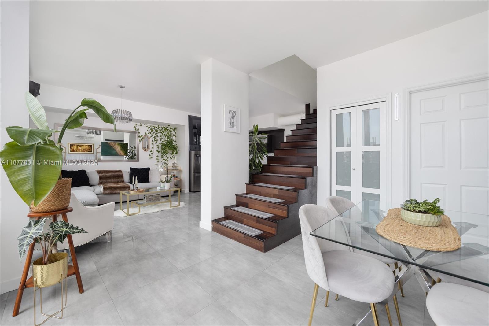 690 SW 1st Ct #PHI10, Miami FL 33130