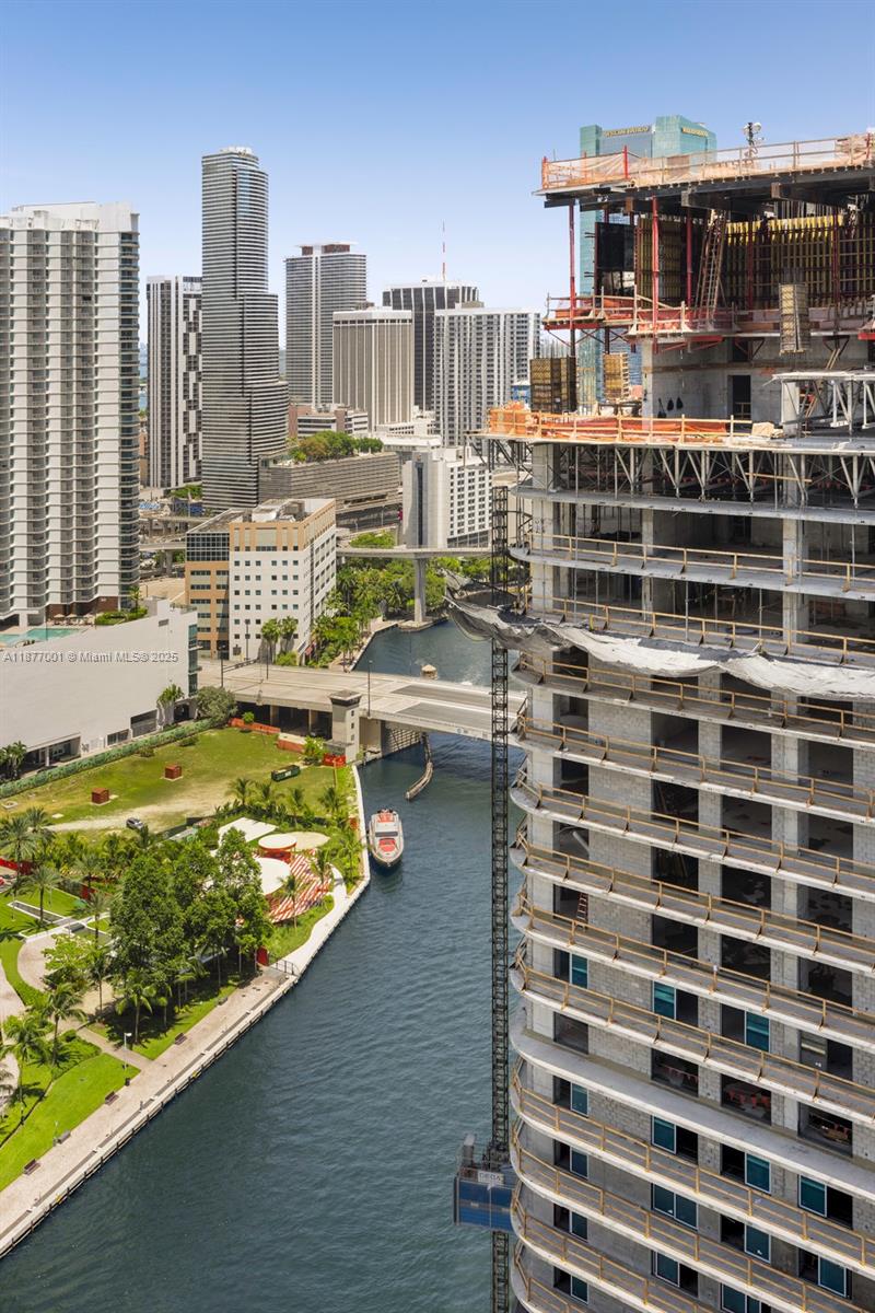690 SW 1st Ct #PHI10, Miami FL 33130