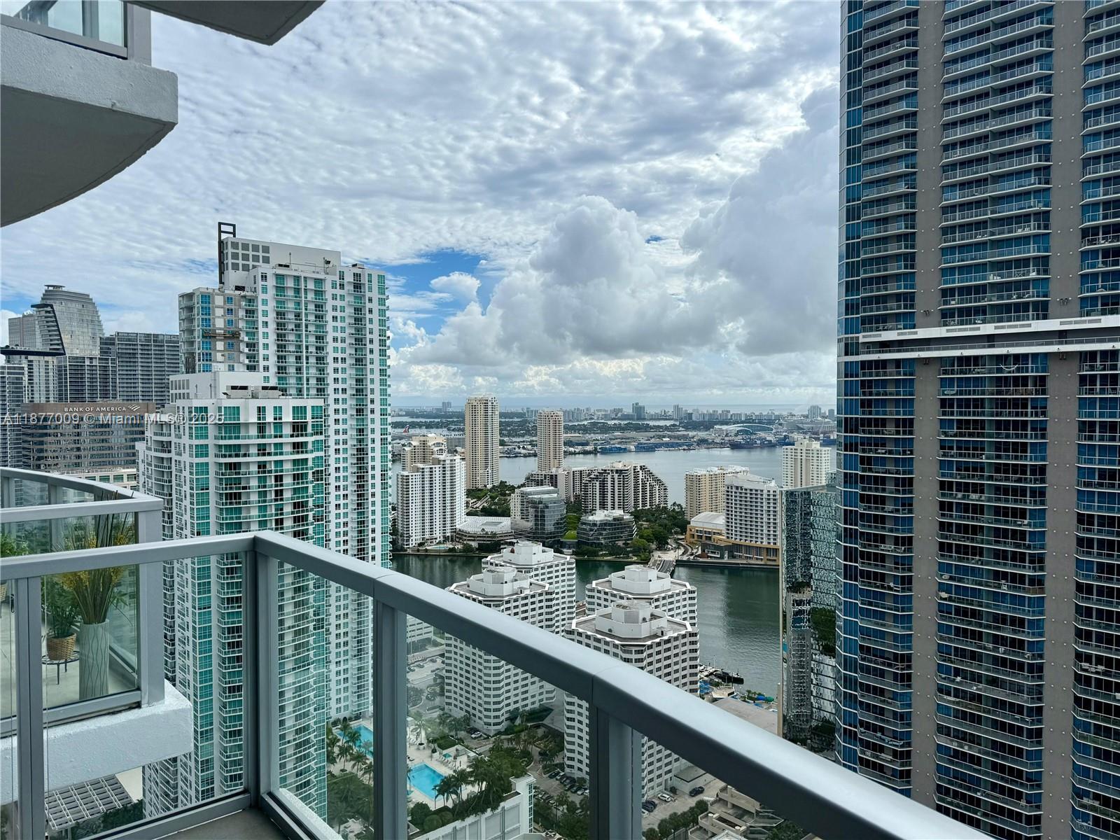 1060 Brickell Ave #4305, Miami FL 33131