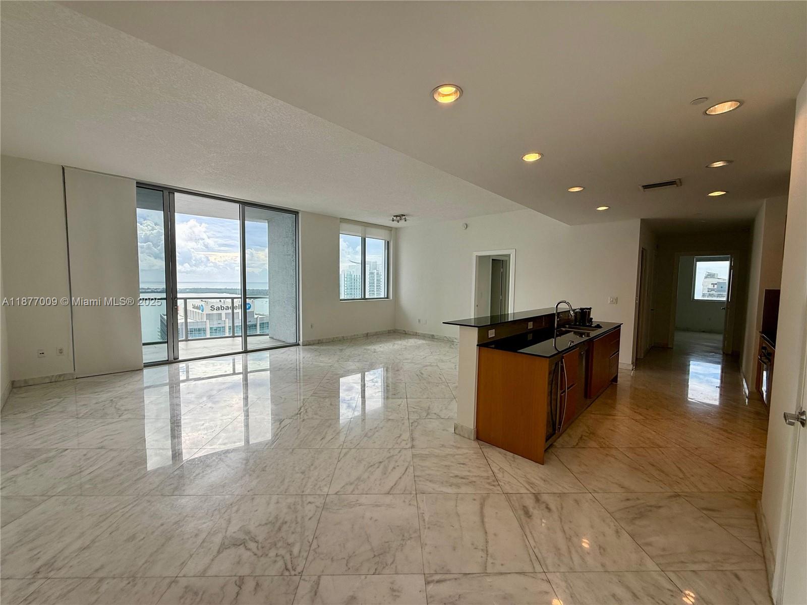 1060 Brickell Ave #4305, Miami FL 33131