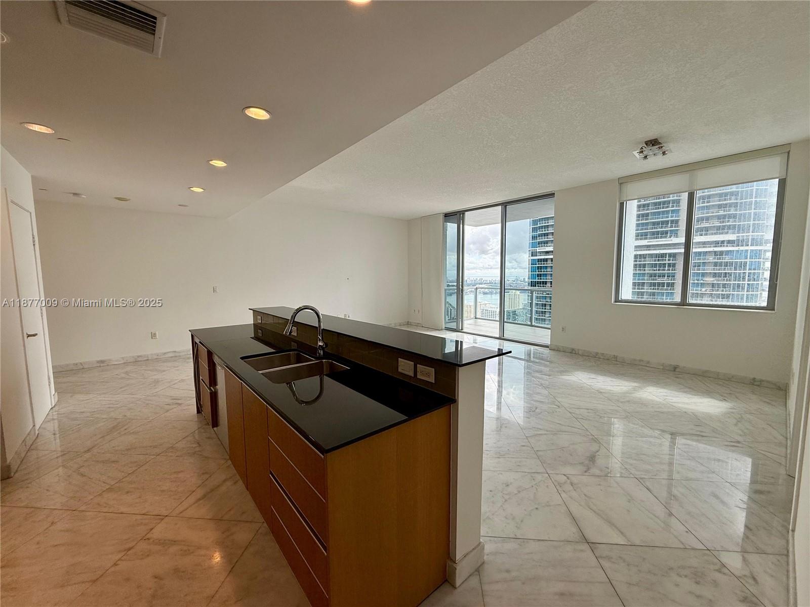 1060 Brickell Ave #4305, Miami FL 33131