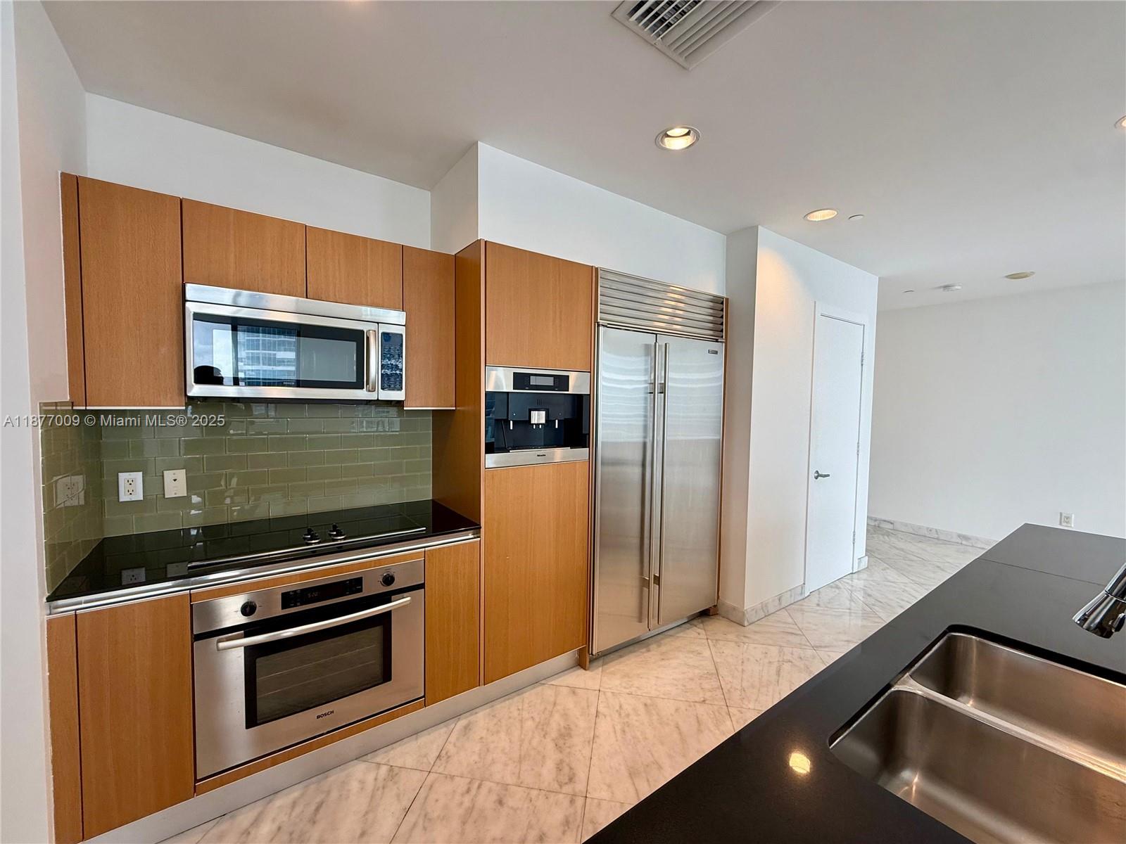 1060 Brickell Ave #4305, Miami FL 33131