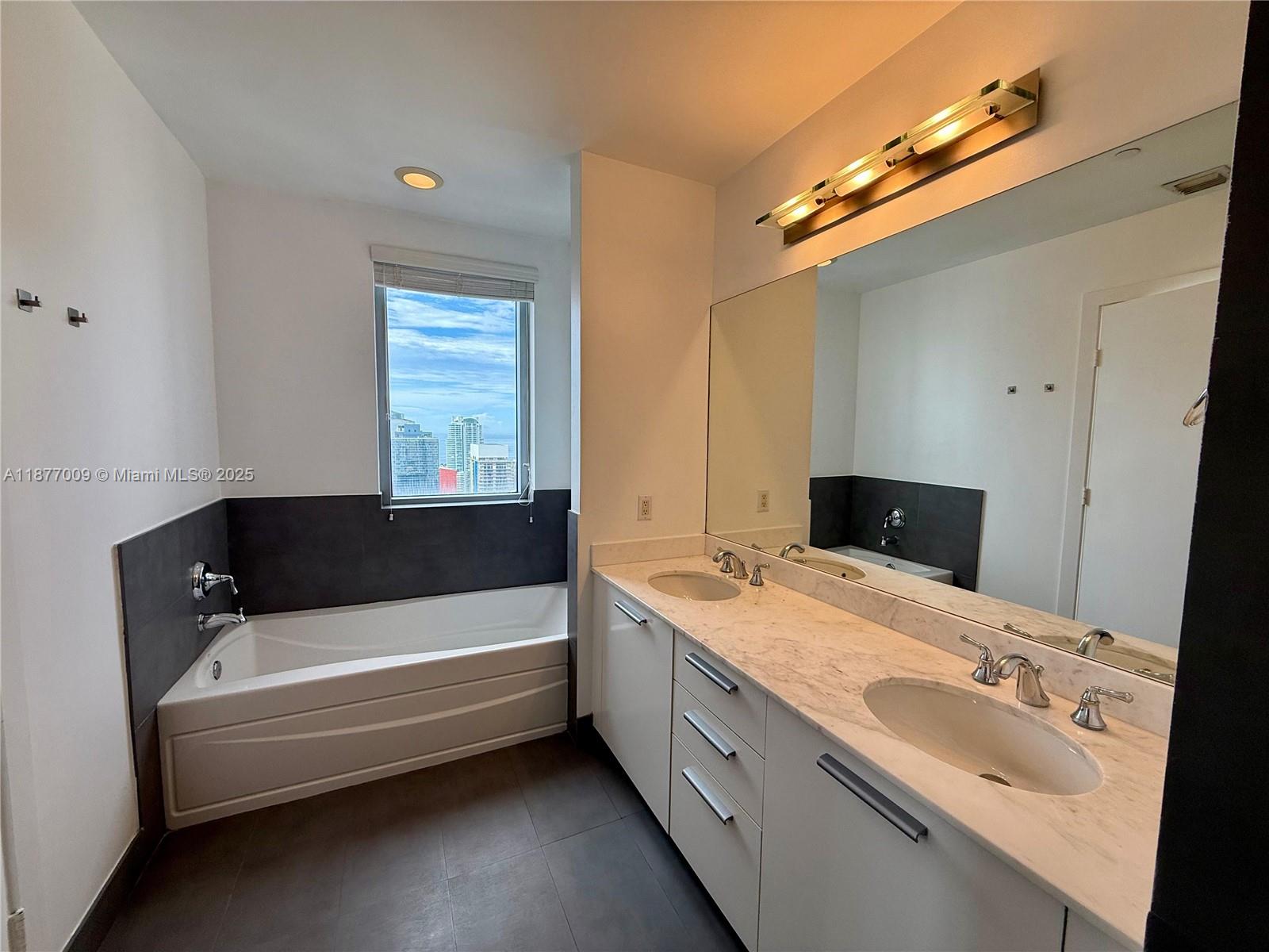 1060 Brickell Ave #4305, Miami FL 33131