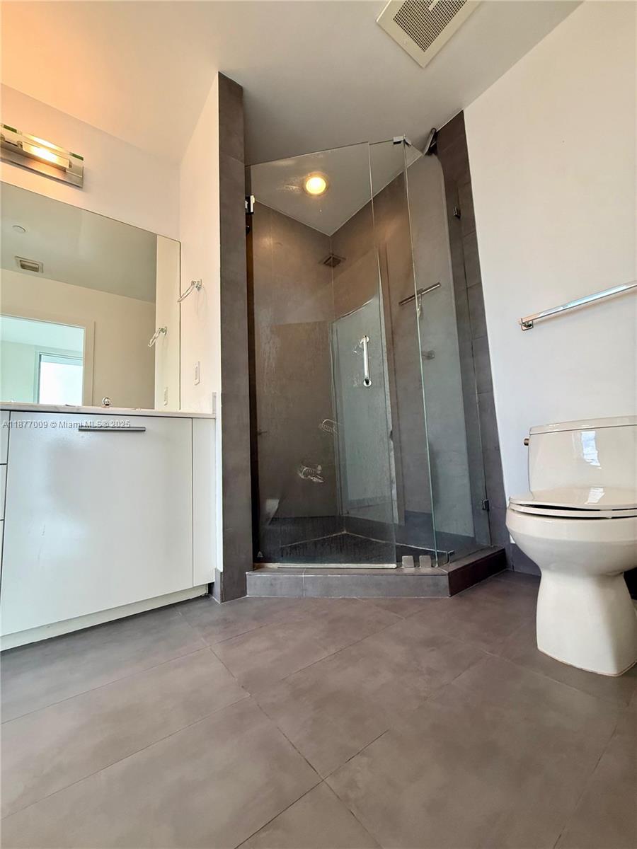 1060 Brickell Ave #4305, Miami FL 33131