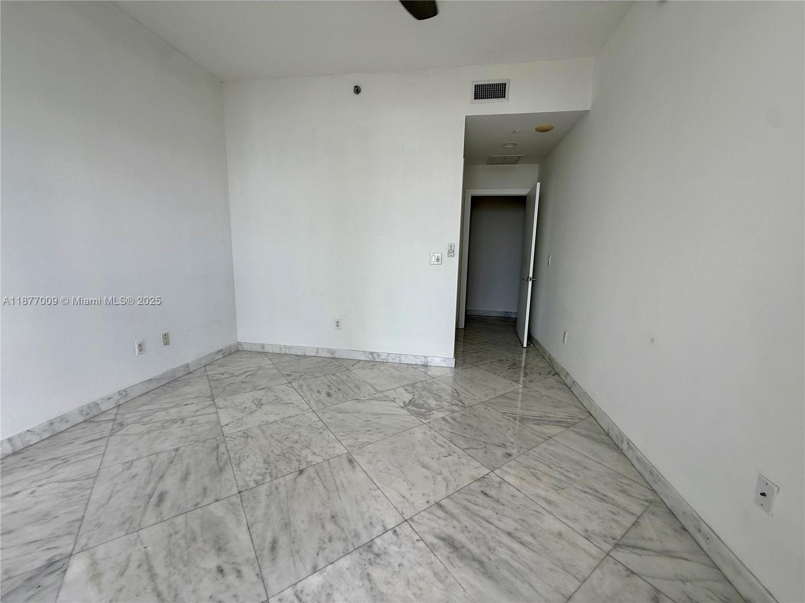 1060 Brickell Ave #4305, Miami FL 33131
