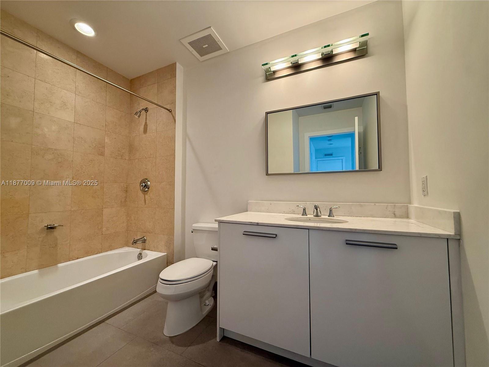 1060 Brickell Ave #4305, Miami FL 33131