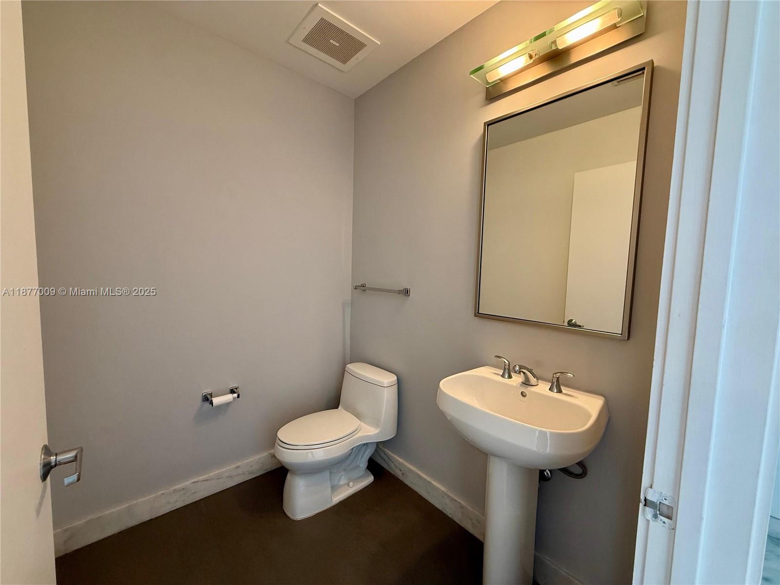 1060 Brickell Ave #4305, Miami FL 33131