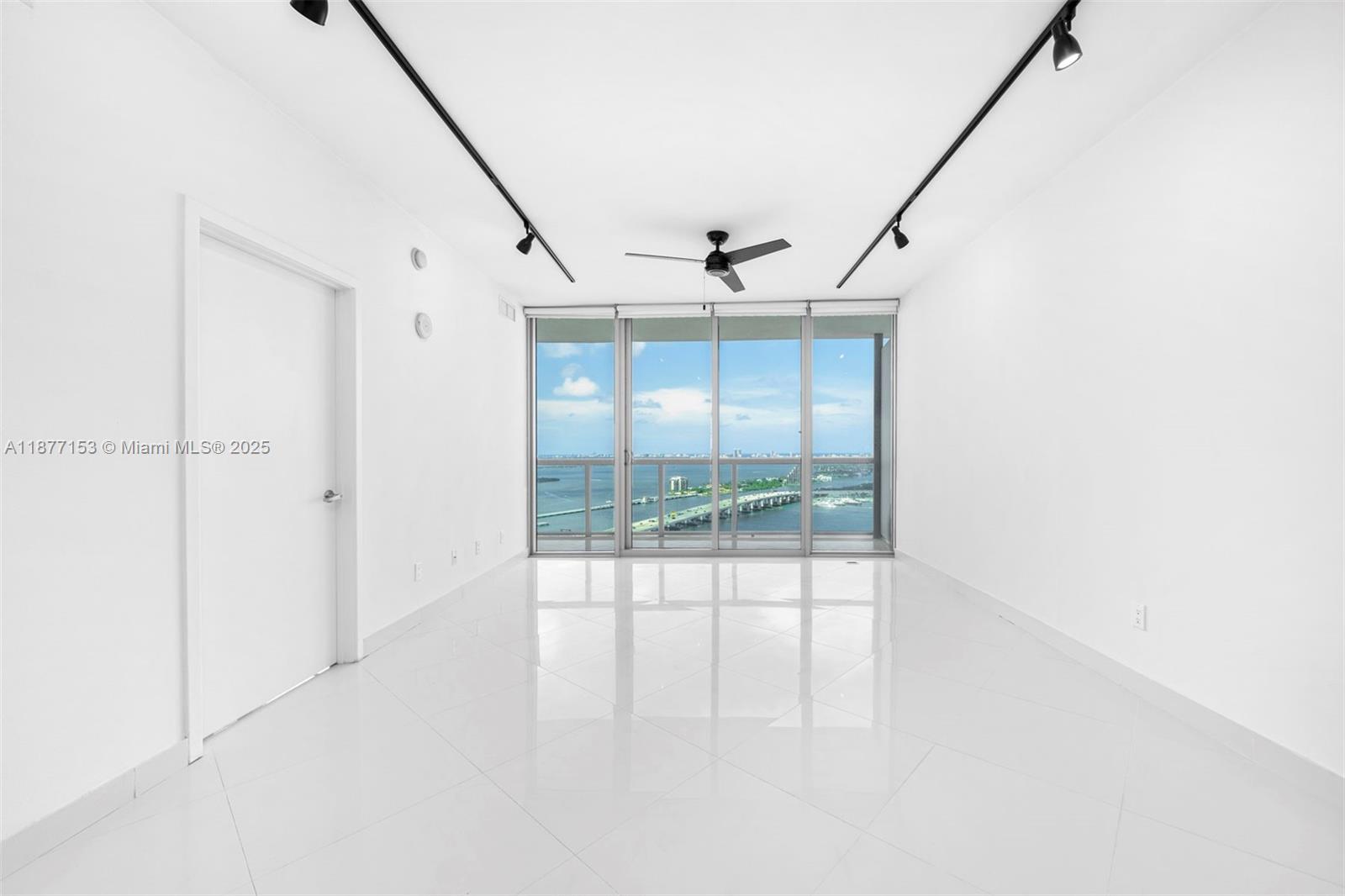 888 Biscayne Blvd #3710, Miami FL 33132