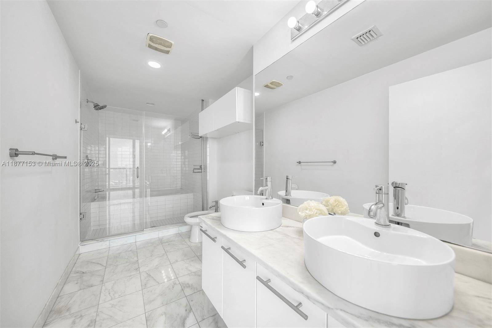 888 Biscayne Blvd #3710, Miami FL 33132