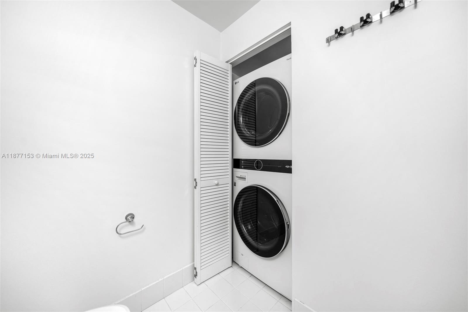 888 Biscayne Blvd #3710, Miami FL 33132